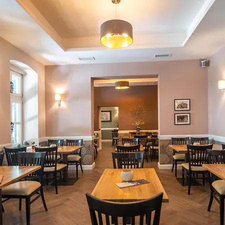 住宿加早餐酒店 Emilia 4*